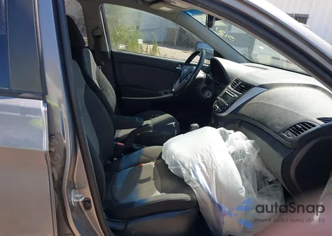 2013 Hyundai Accent Gs z USA, uszkodzony, nr VIN KMHCT5AE2DU121327